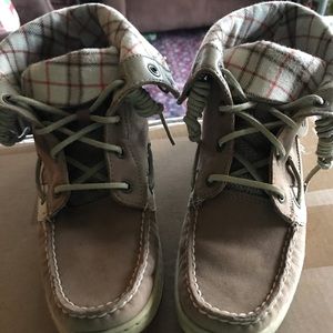 Women’s Sperry, top sider, lace up boots.